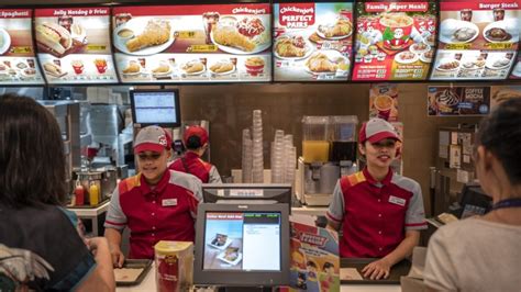 Philippines’ Jollibee Foods plans expansion to rival KFC.